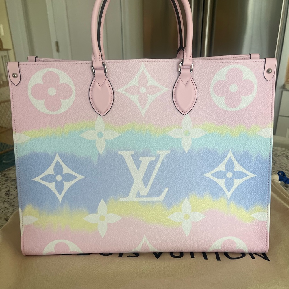 Louis Vuitton Escale On The Go GM - Picture 2 of 15
